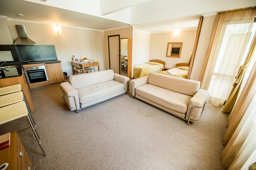 Snezhanka Hotel פמפורובו מראה חיצוני תמונה